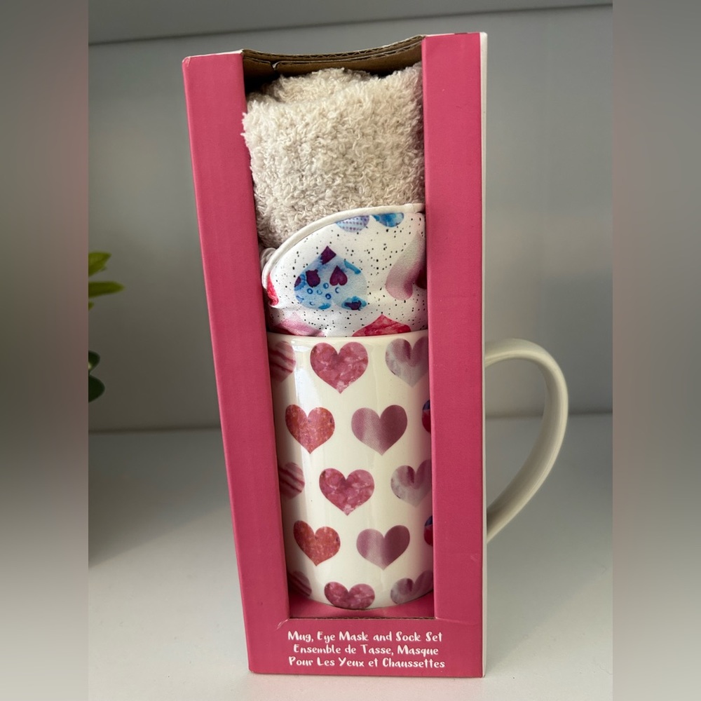 Coco & Lola Mug, mask and sock set